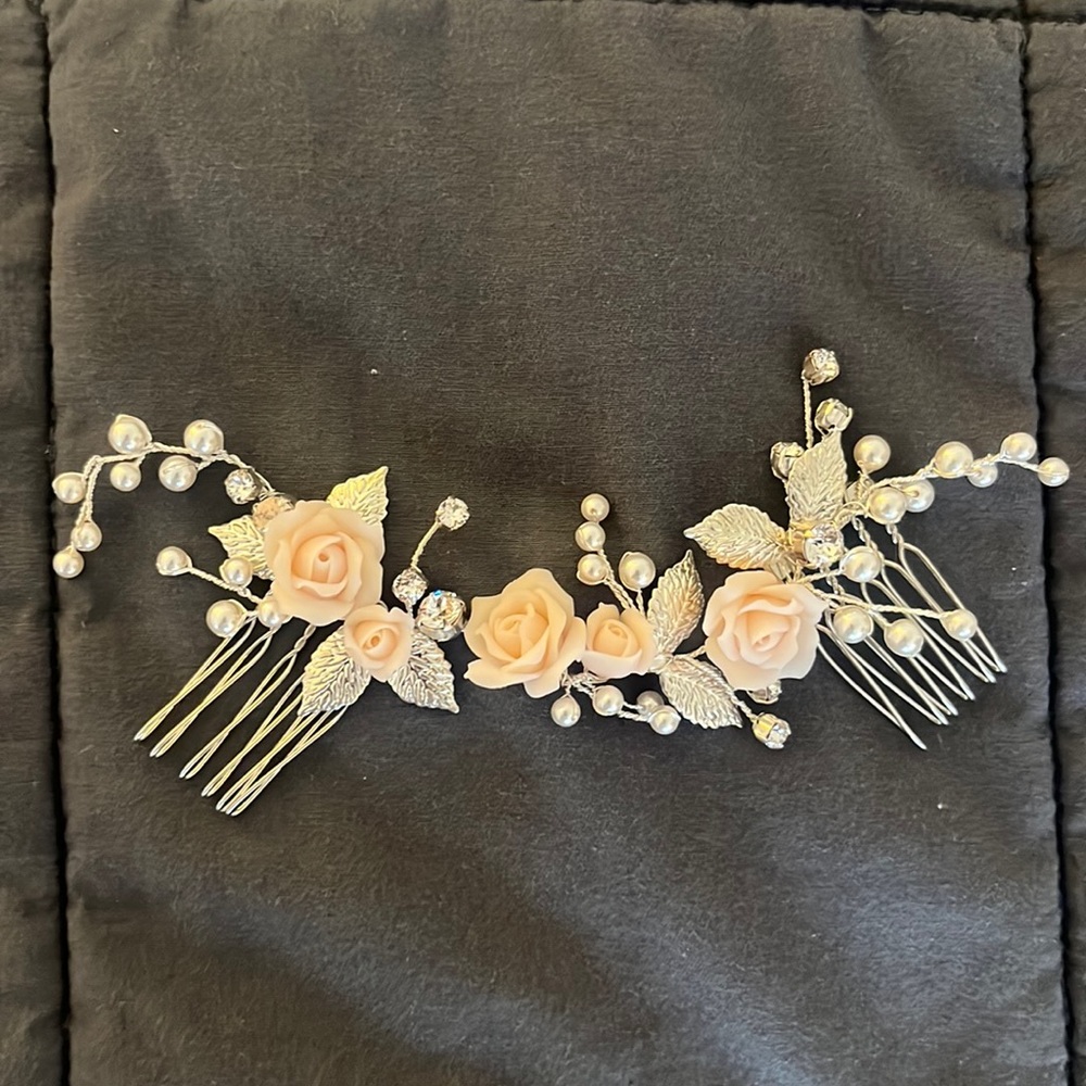 Bridal hair comb with pearls, pink roses and rhinestones